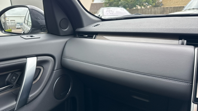 Land Rover Discovery Sport 1.5 P270e Metropolitan 5dr Auto [5 Seat] [NI] Station Wagon - Image 26